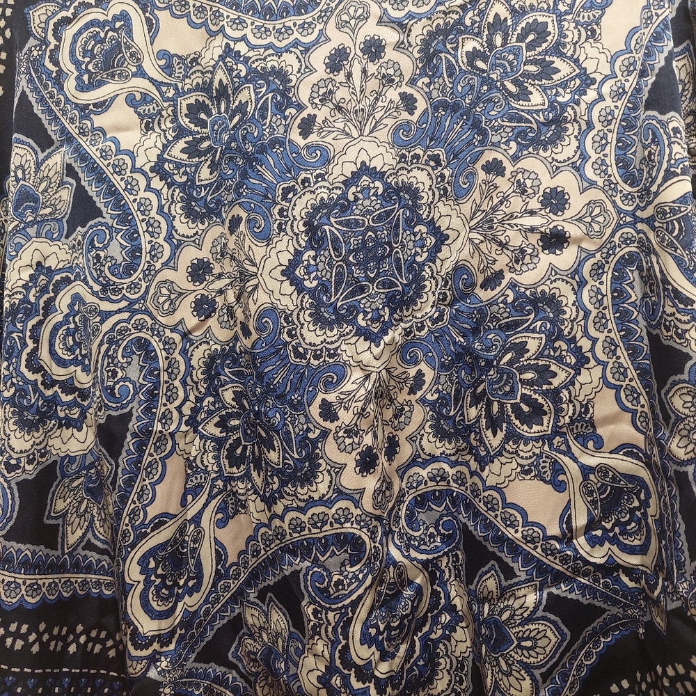 Katie's 2xl flowey top with tie knot at the front. - Picture 5 of 7